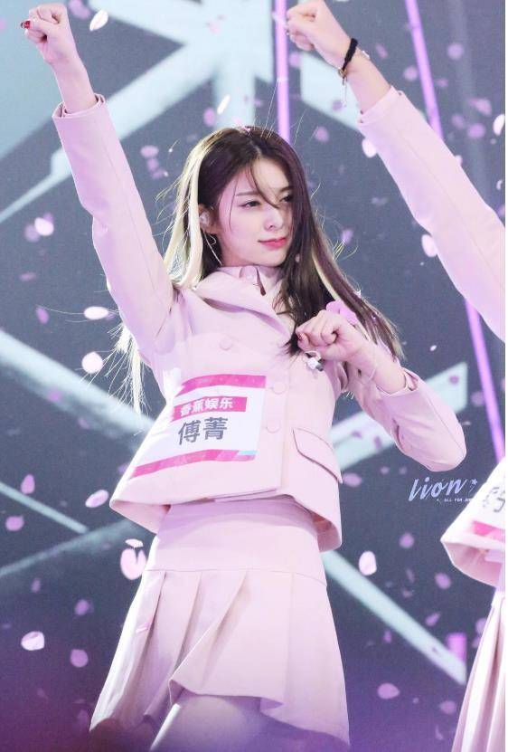 签约王思聪被其吐槽土,团综上放屁凭性格圈粉_吴宣_火箭少女_超越