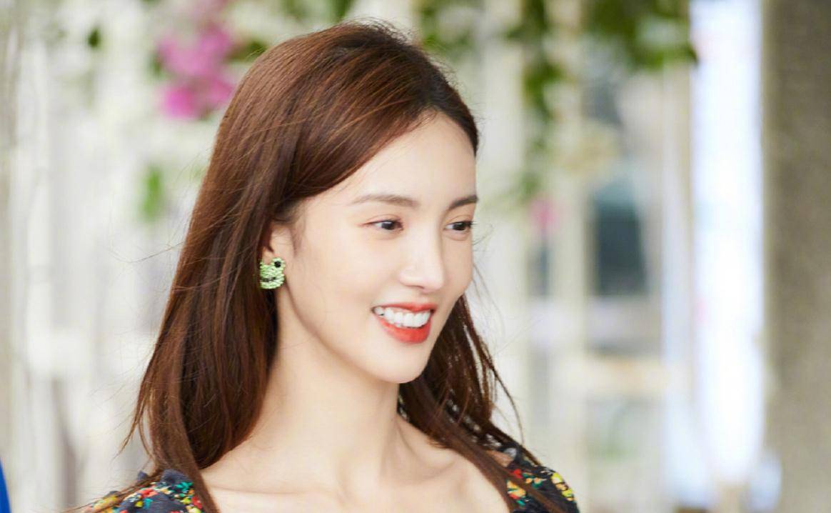 没什么代表作却依旧很火,出道10年的金晨,cp福利还能吃多久?