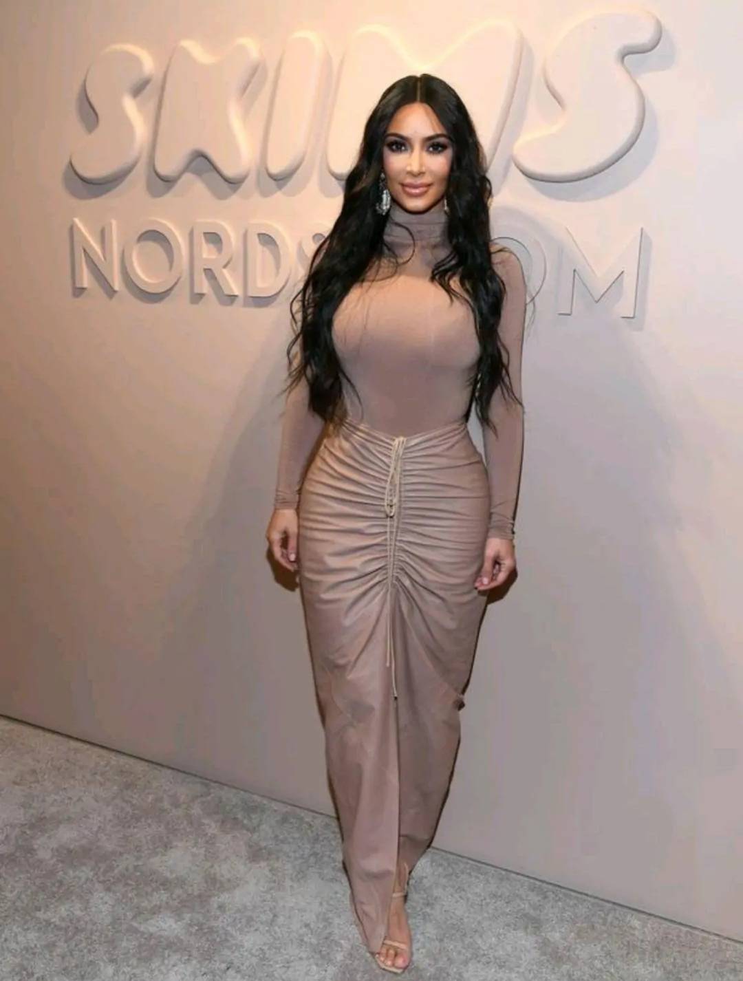 《镜报》称,金·卡戴珊的instagram账户目前已经拥有1.