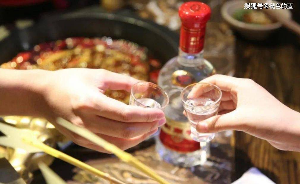 四川酒桌怪象:高端喝五粮液,低端喝江小白,但最爱的还是这3款_酿酒