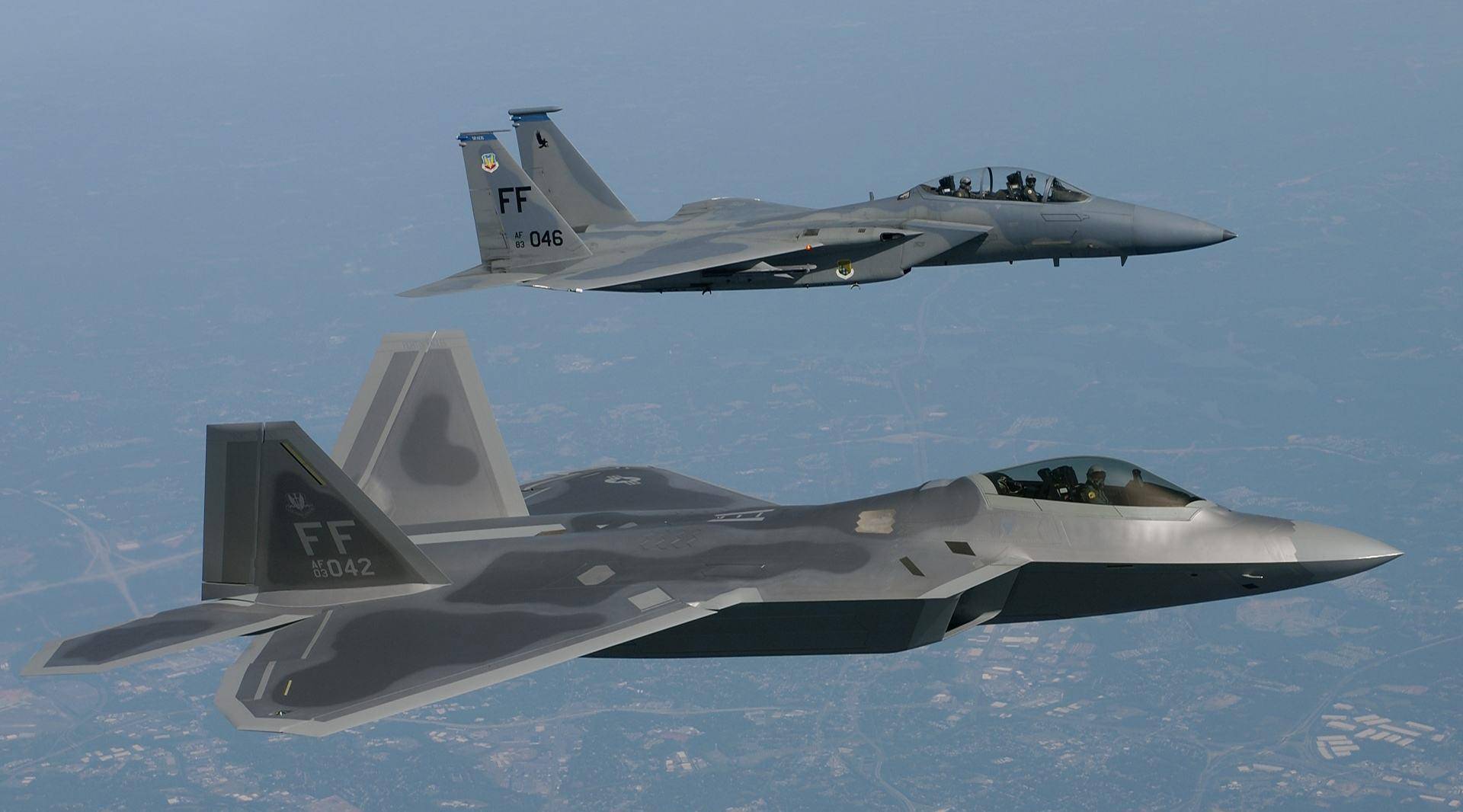 架f-22a"猛禽"隐身战机,第五代机f22是现在美国空军的主力制空战斗机