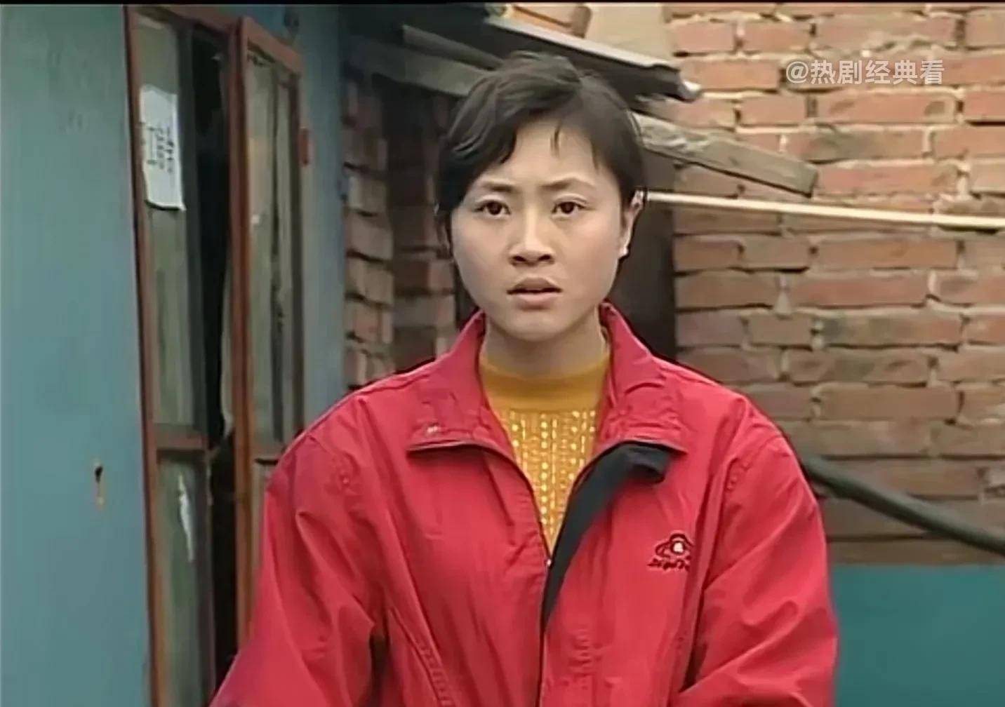 这部电视剧我从头到尾都看完的,尤其是主题曲《不夜城传奇》那时觉得