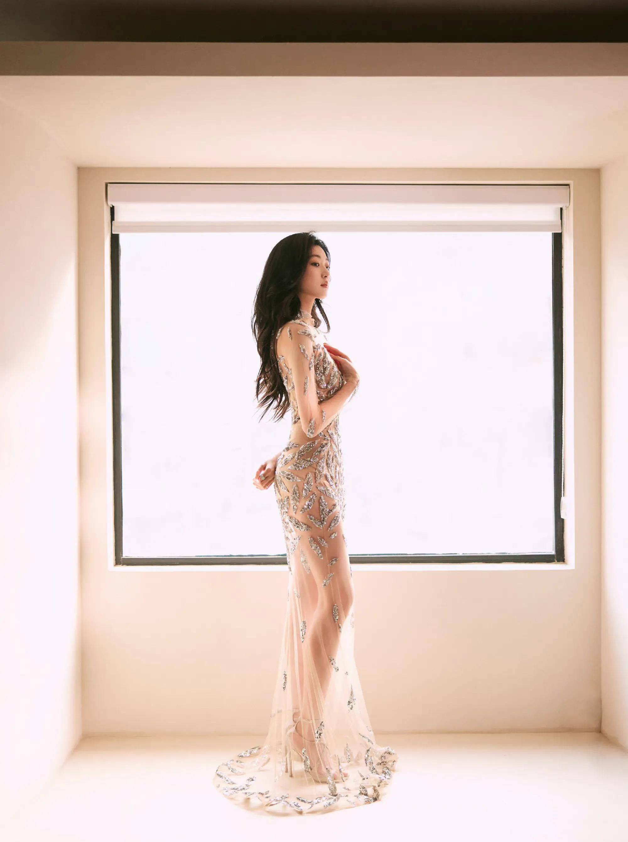 又一波红毯 毛晓彤深v露背裙太惊艳 孙千透视装性感 于文文身材火辣