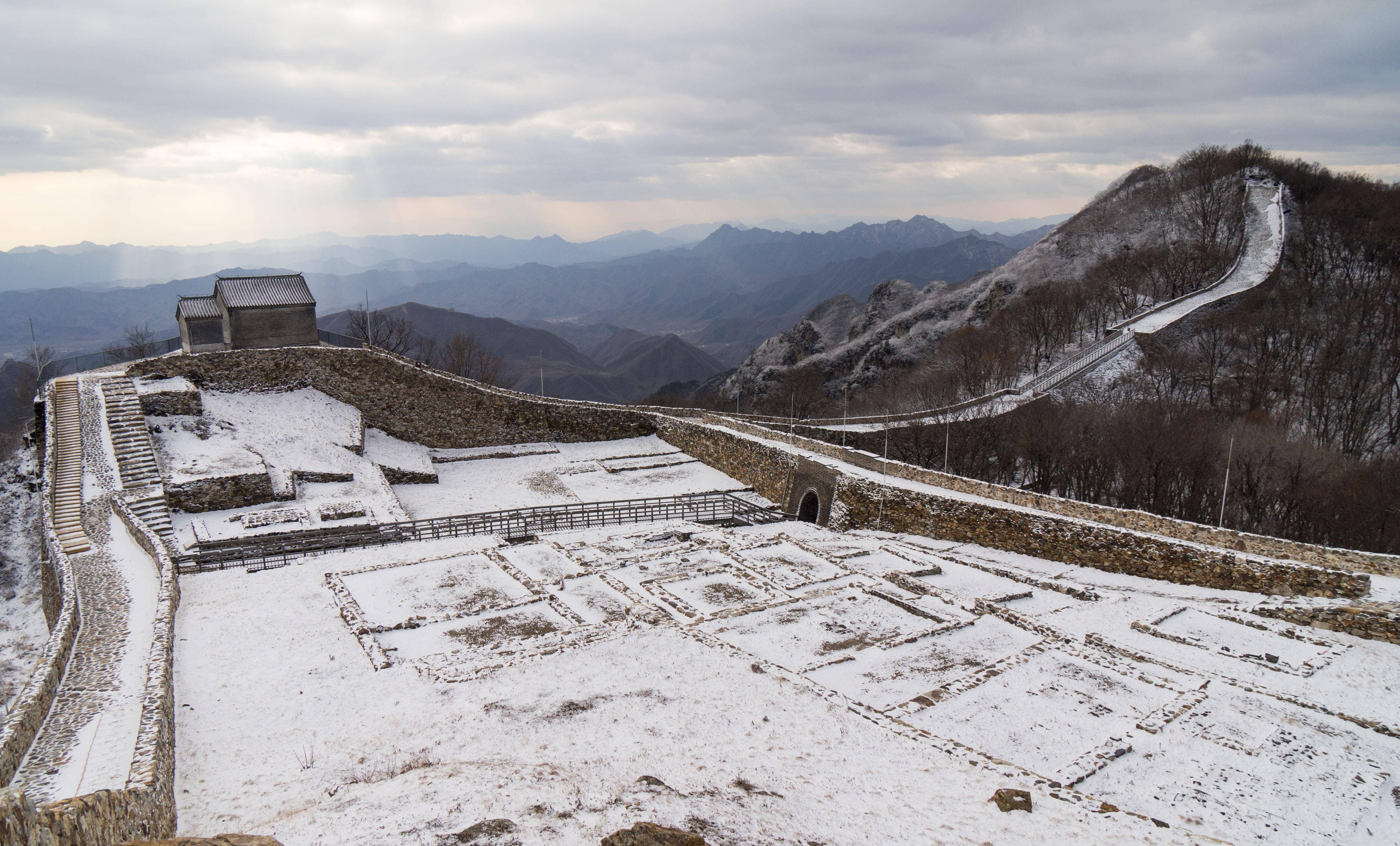 登九眼樓長城賞雪,遠眺箭扣長城_營盤_火焰山_因為