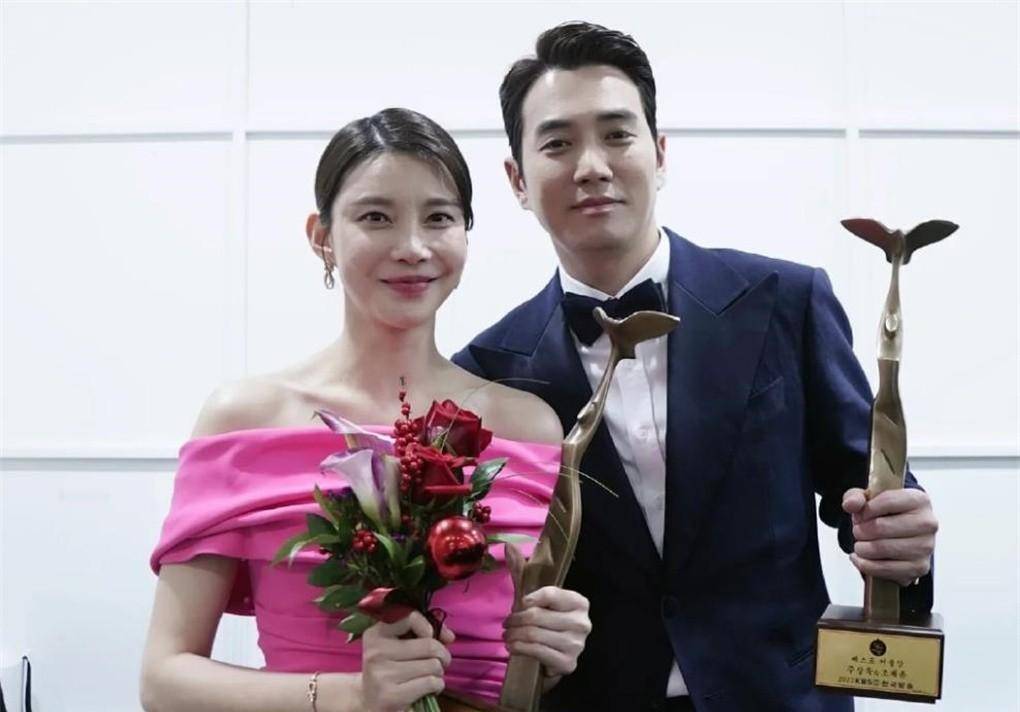 2022年kbs演艺大赏:朱相昱当着老婆车艺莲的面和别人拿cp奖_超人_名曲