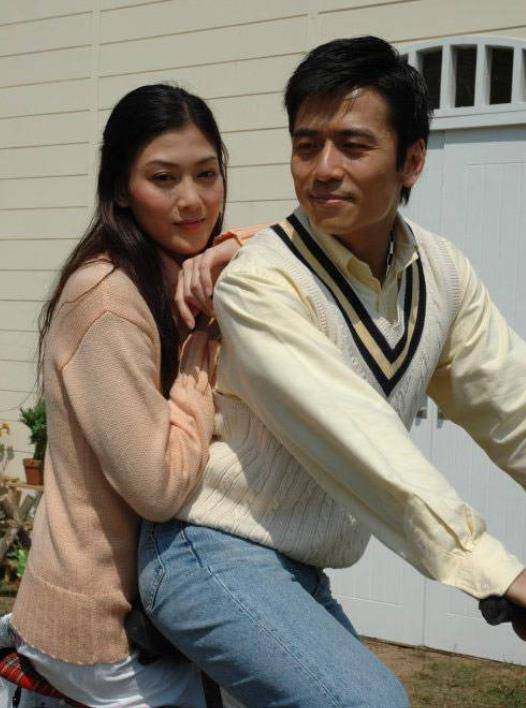 36岁婚姻被欺骗,和林峰被迫分手,如今生收获幸福,生活很甜蜜_李彩桦