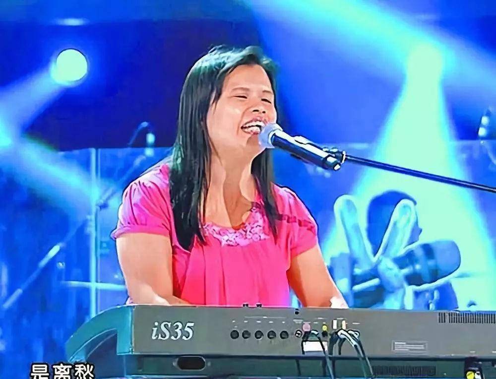9年前,那个因"好声音"走红的盲人歌手张玉霞,如今怎么样了?