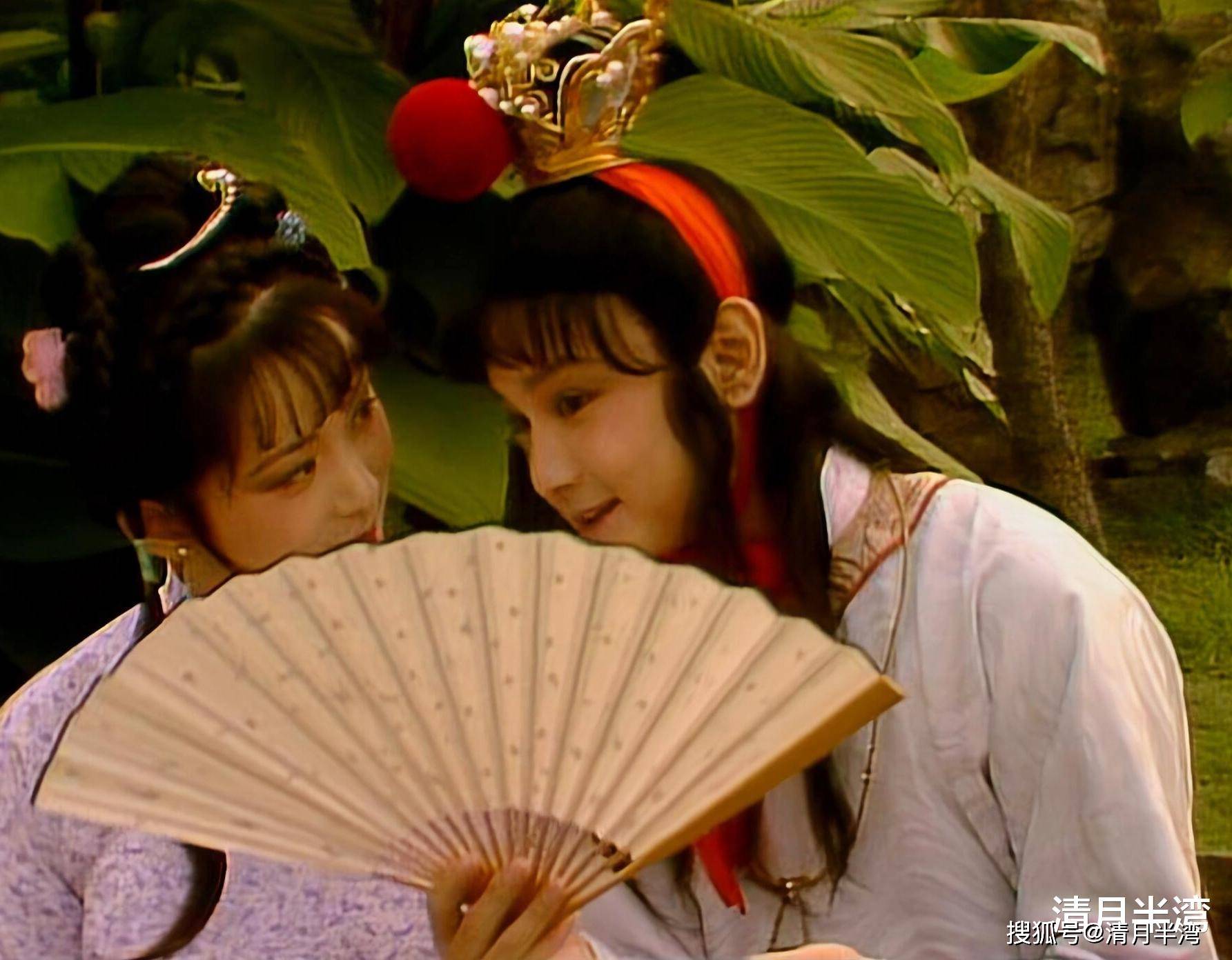 同样是演"晴雯撕扇",安雯风流灵巧,杨幂横里横气仿佛泼妇撒泼_贾宝玉