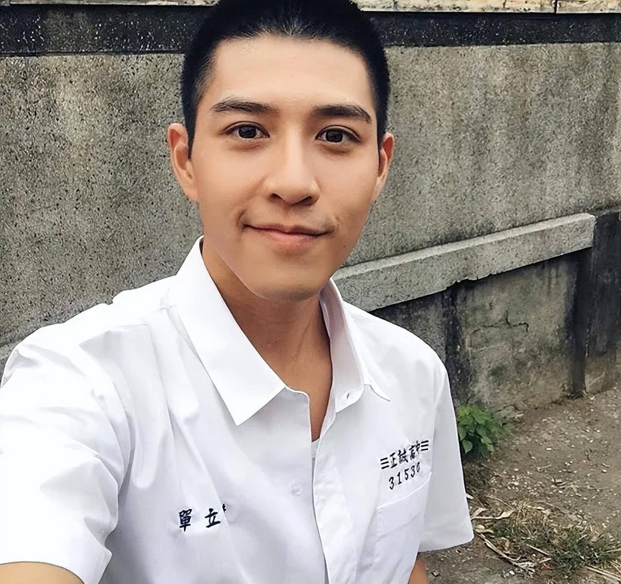 无论是郭品超,安以轩,蓝正龙,还是陆明君,张勋杰,简直就是帅哥美女的