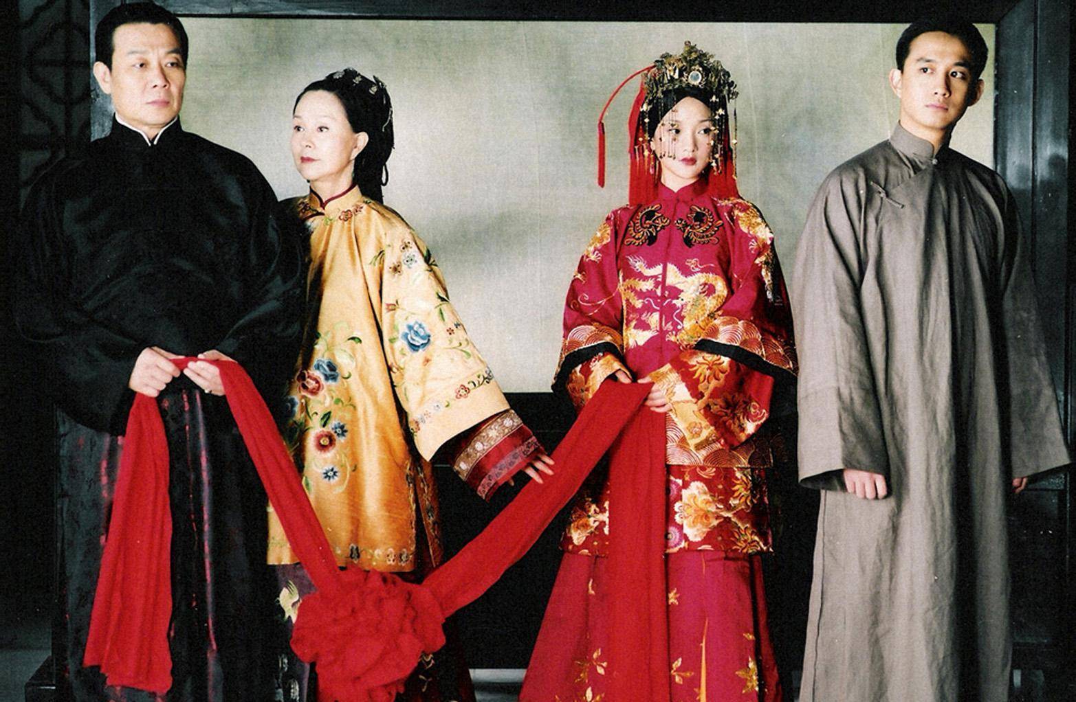 《橘子红了》:老夫少妻的悲凉结局,报恩式婚姻最后弄得几败俱伤_老爷