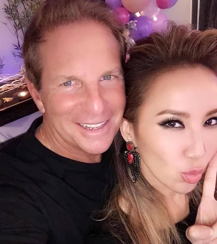 "电臀天后"李玟:6次恋爱后嫁洋老公,9次试管怀不上孩子