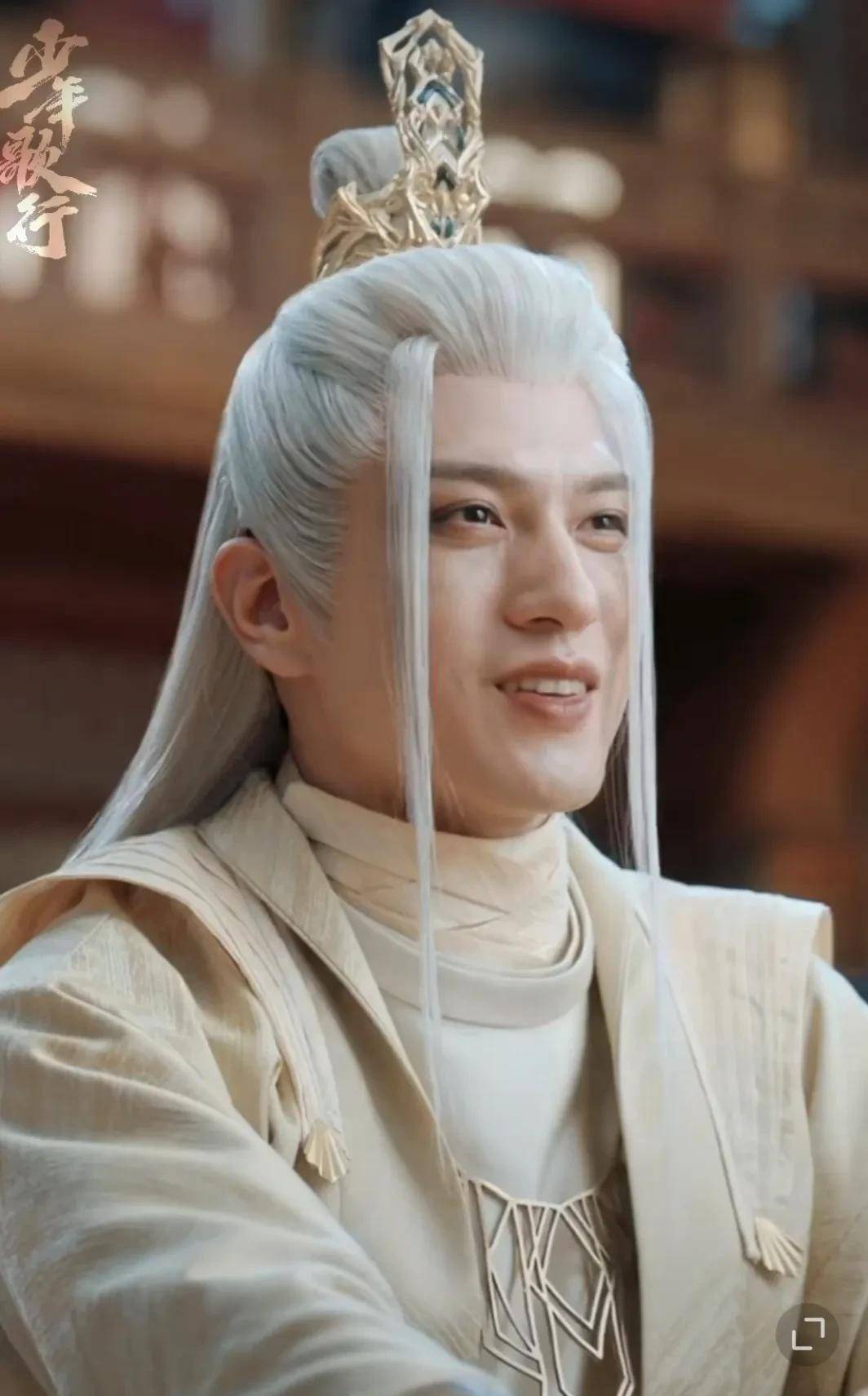 少年歌行开播,武艺精湛的白发仙由马敬涵出演,与李欣