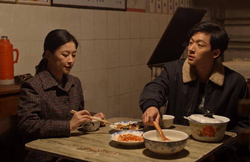 乔二强马素芹打破世俗偏见在一起,乔四美评价:爱情是很公正的_祝福_小