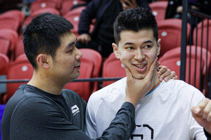 因为他们引以为豪的内线优势没了,范子铭重