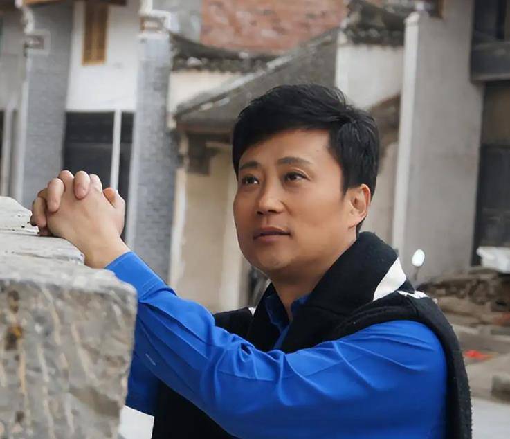 歌手耿为华:女粉丝倒追2年,离婚那天和女儿抱头痛哭_郑佳_女孩_工作