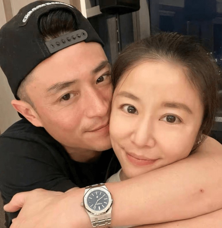 林心如生下了一个女儿,但她并没有就此回归家庭在家带娃,反倒是霍建华