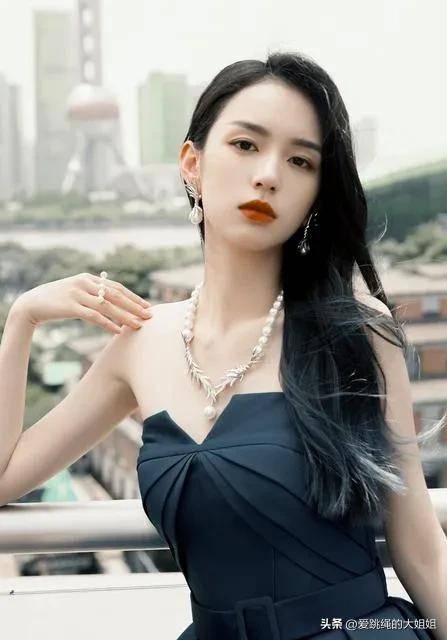 大美女周也,未来可期_魏莱吧_少年_恋情