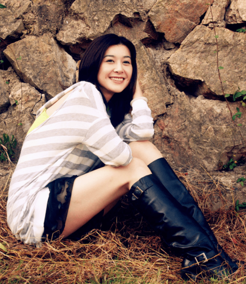 2013年11月,和前妻闫妍离婚仅仅一年半的黄海冰,和甄锡步入了婚姻的