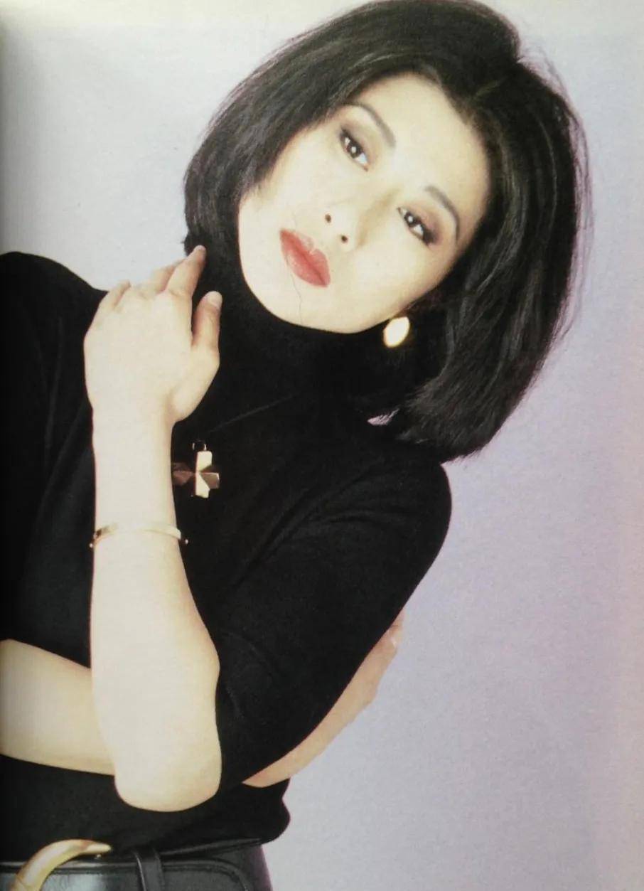 曾是费翔前女友,因为唱歌嫁给闺蜜老公,婚后绯闻不断却白头偕老