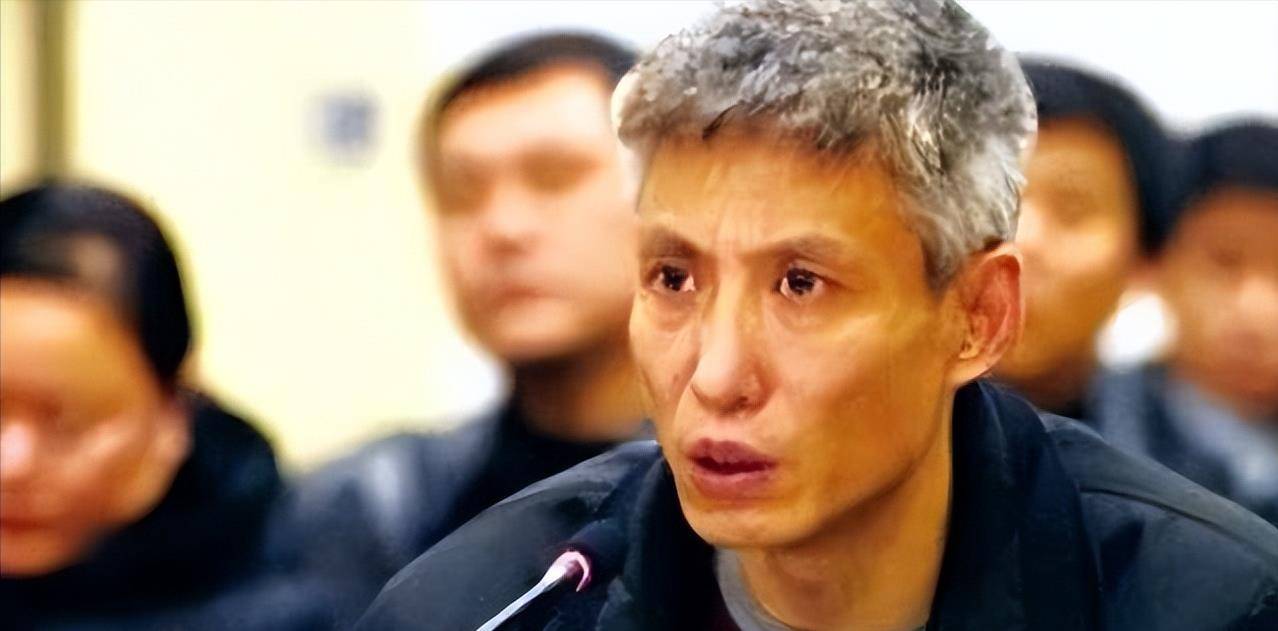 下法庭,和亲人见面后,被押到殡仪馆抬进死刑执行车_时候_父母_李俊岩