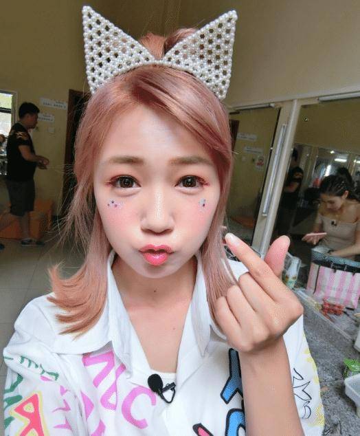 黑涩会"丫头"官宣被求婚,甜美容颜超年轻,自己财力不容小视_詹子晴