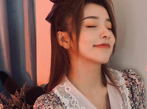 "方脸姐"刘思瑶走红后,为了不让人看到过往动态,特意给微博做了加密