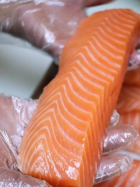 山寨版"三文鱼",教你4招辨真假,别再上当了,网友:涨知识了_虹鳟鱼