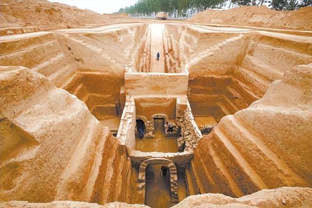 那是在1950年代,俄罗斯的阿巴坎有一个房地产商想要在当地建造房地产