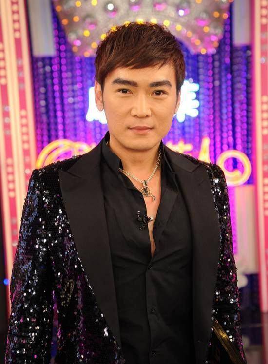 "二郎神"焦恩俊,与两任妻子"爱恨纠缠",今52岁已"谢顶"?