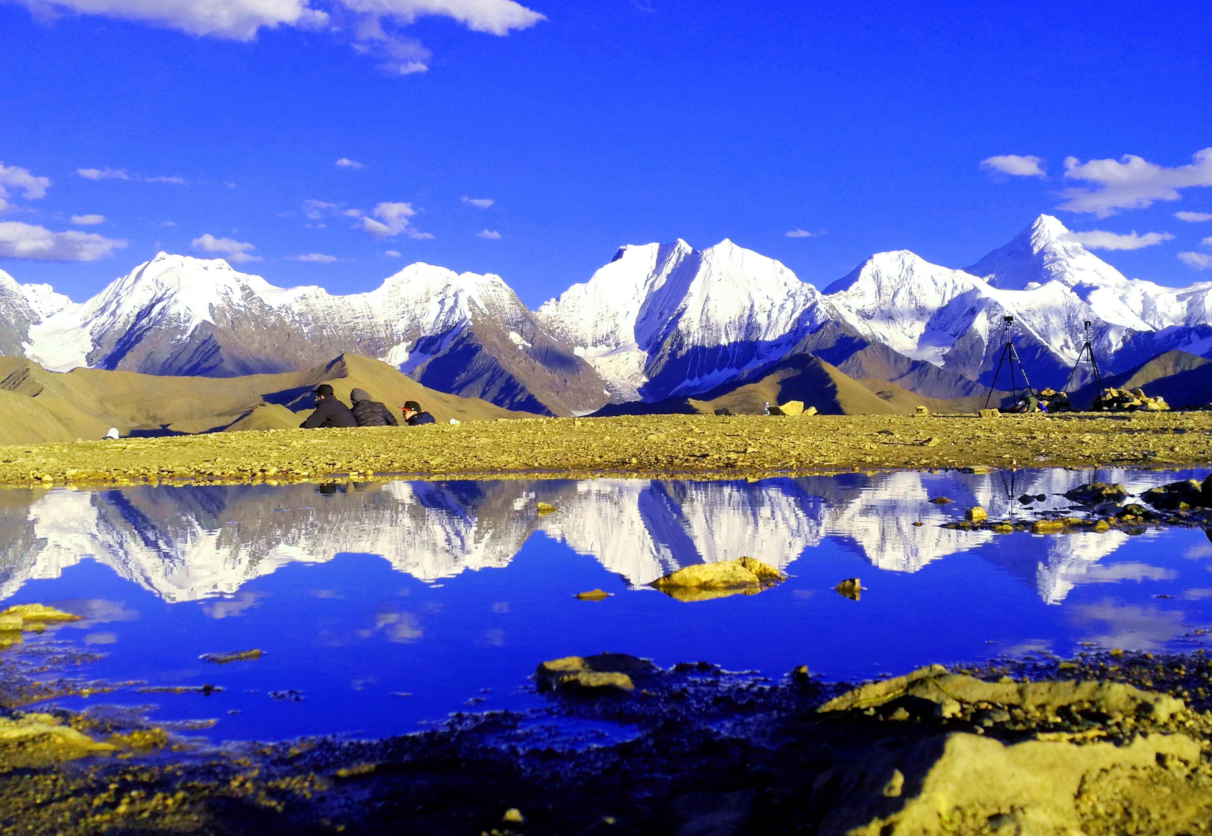 雅哈景区位于甘孜州康定县甲根坝乡及贡嘎山乡境内.