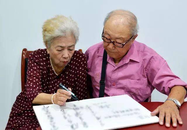 84岁“林道静”谢芳，与丈夫结婚62年恩爱如初，爱情让人羡慕