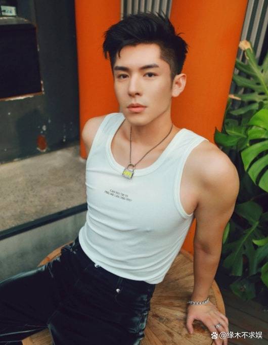 他是《香蜜》中的帅气男配,时隔5年大变样,网友:完全认不出_廖劲锋