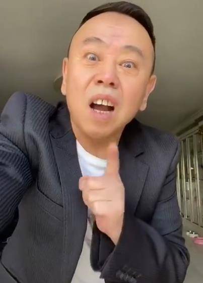 潘长江近况变化大,精神抖擞走搞怪路线,曾用5元就把妻子娶回家_杨云