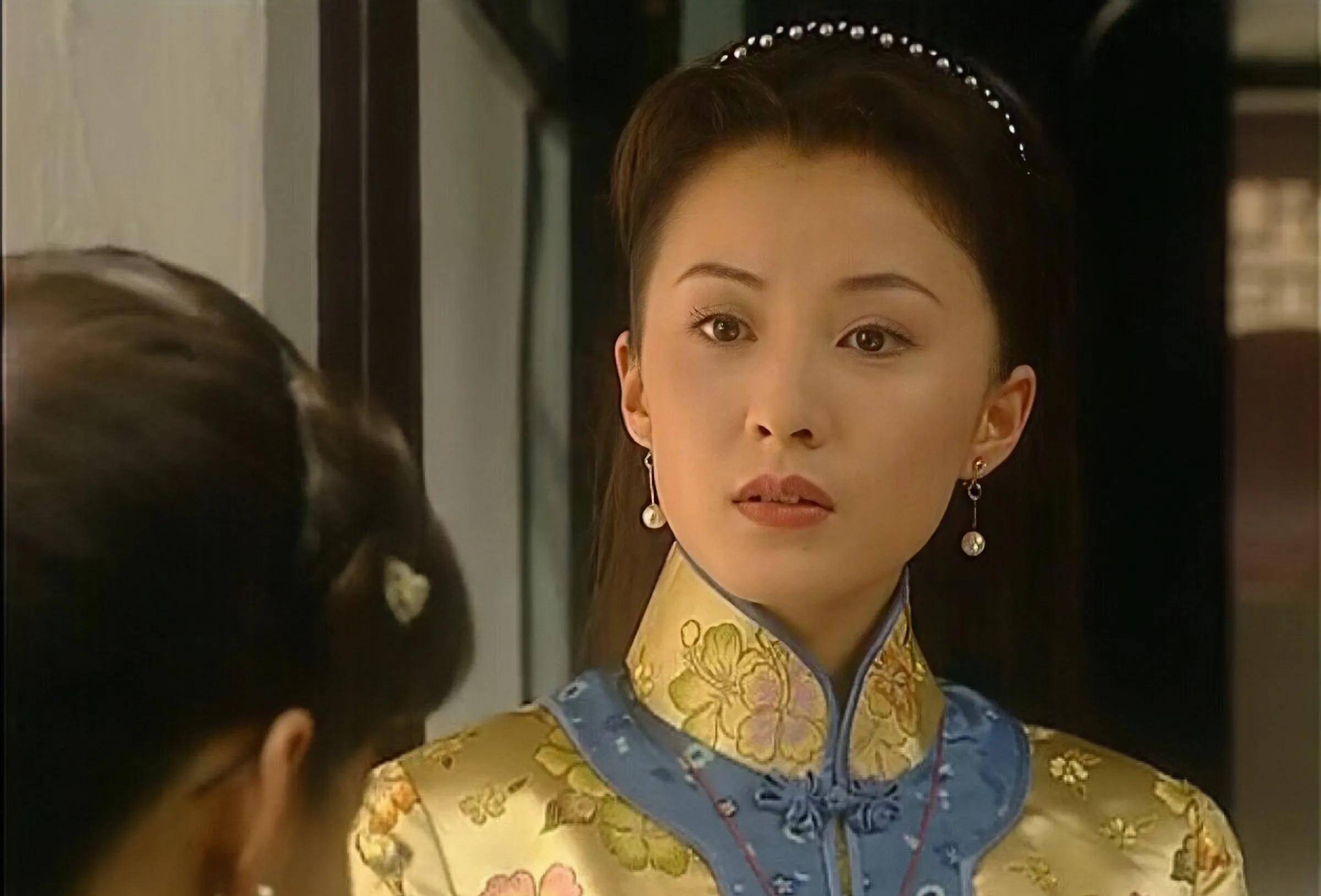 《梧桐雨》可云在剧中最后是疯疯癫癫的,徐露也观察过很多精神病人,让