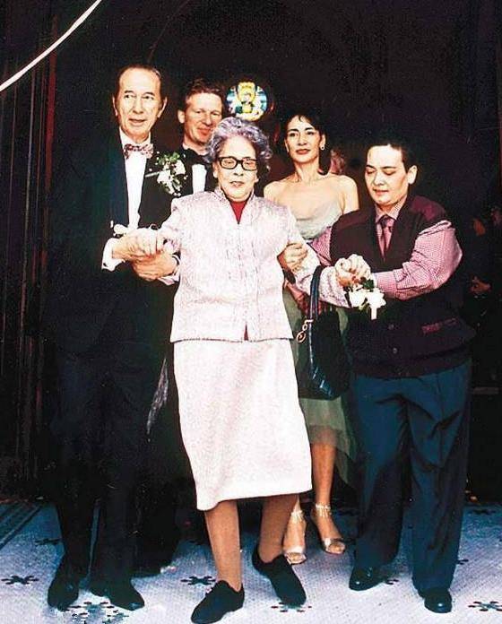 何超英:父亲拒绝参加葬礼,霍震霆毅然出席,给了她最后的体面_朱玲玲