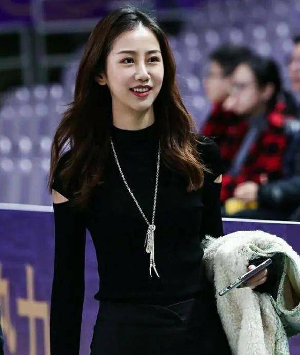 cba最美妻子陈露住在孙悦美国豪宅,与26岁小鲜肉约会_效力_身材_中国