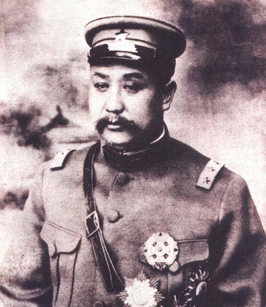 而袁世凯看到阎锡山如此"懂事,也露出了笑容"百川啊,你也别紧张