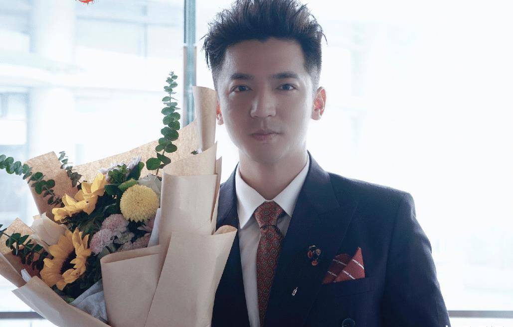 张雨剑新剧来袭,女主长相清纯似校花,男配颜值一个比一个高_演技_剧中