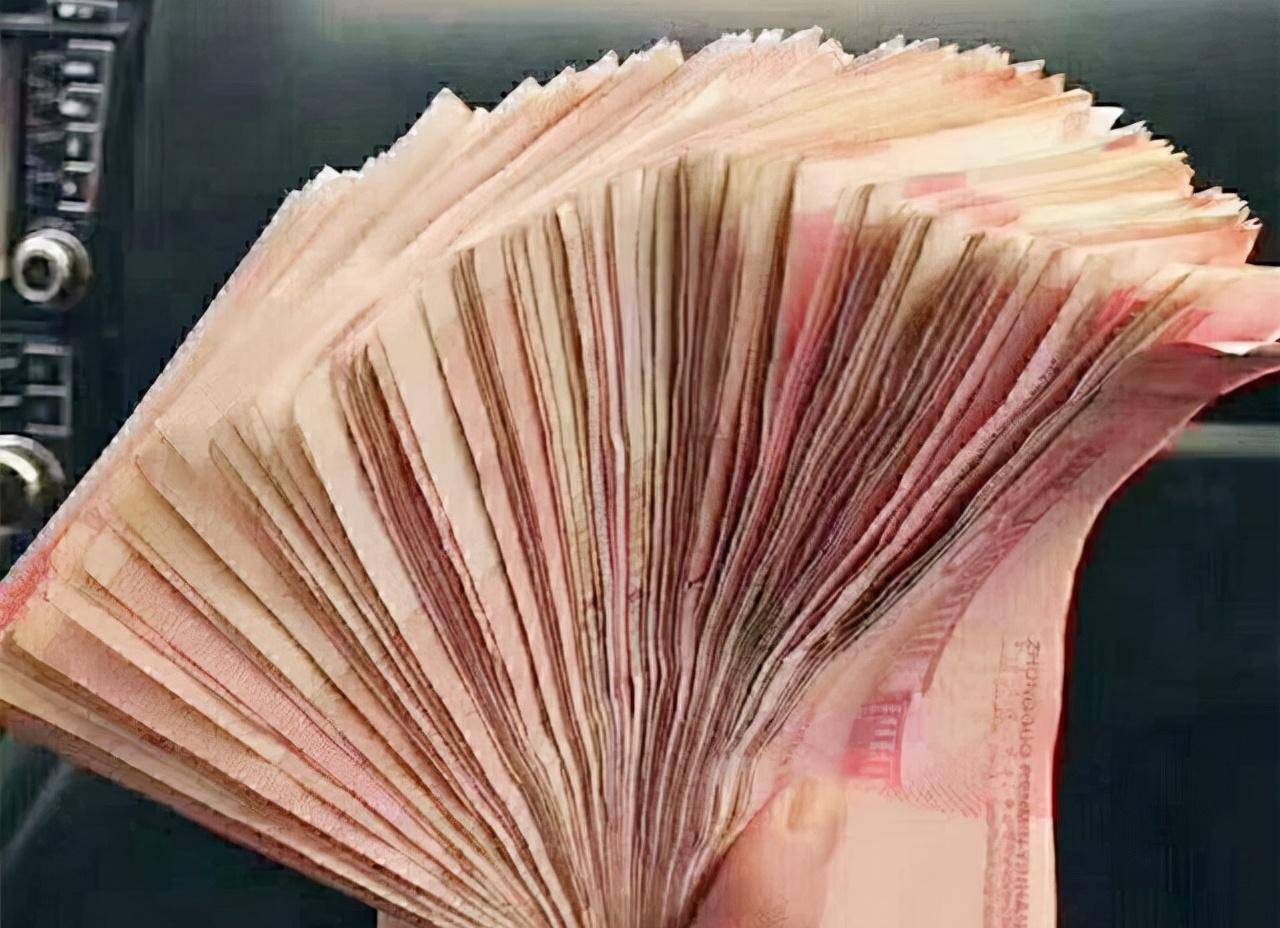 2016年女院长被捕,受贿1100万,证据几十斤,行贿者为她洗衣做饭_王红珍