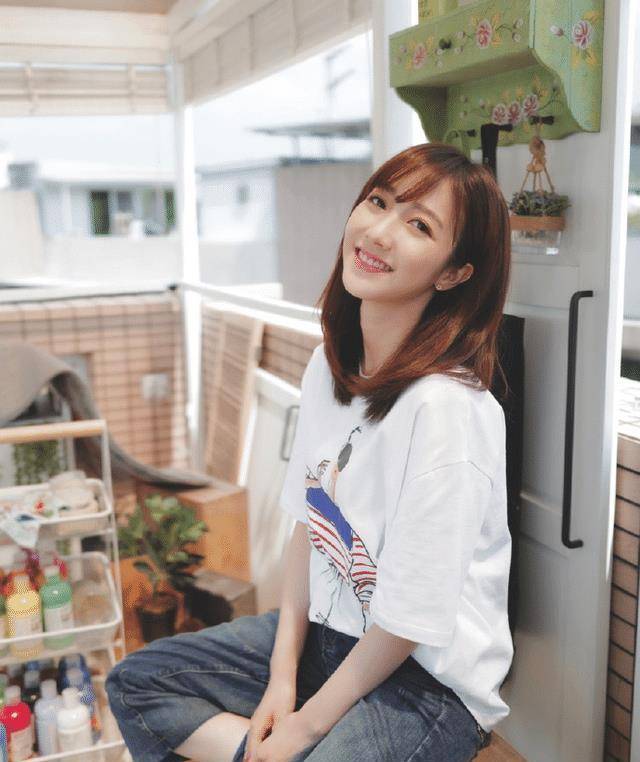何依婷：她是90后港姐 香港宅男女神 获高层赏识 活成优质平民港女上位范本！_妈妈_罗天宇_形象
