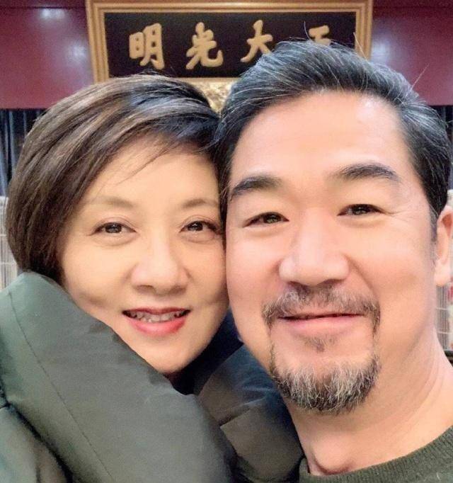 张国立的4个孩子:儿子是一生的耻辱,女儿却顺利火遍全国_张默_周笔畅