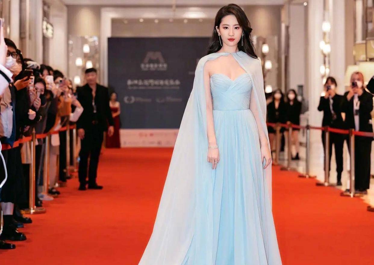刘亦菲、章子怡同获金莲花最佳女主角奖，“神仙姐姐”毫不逊色