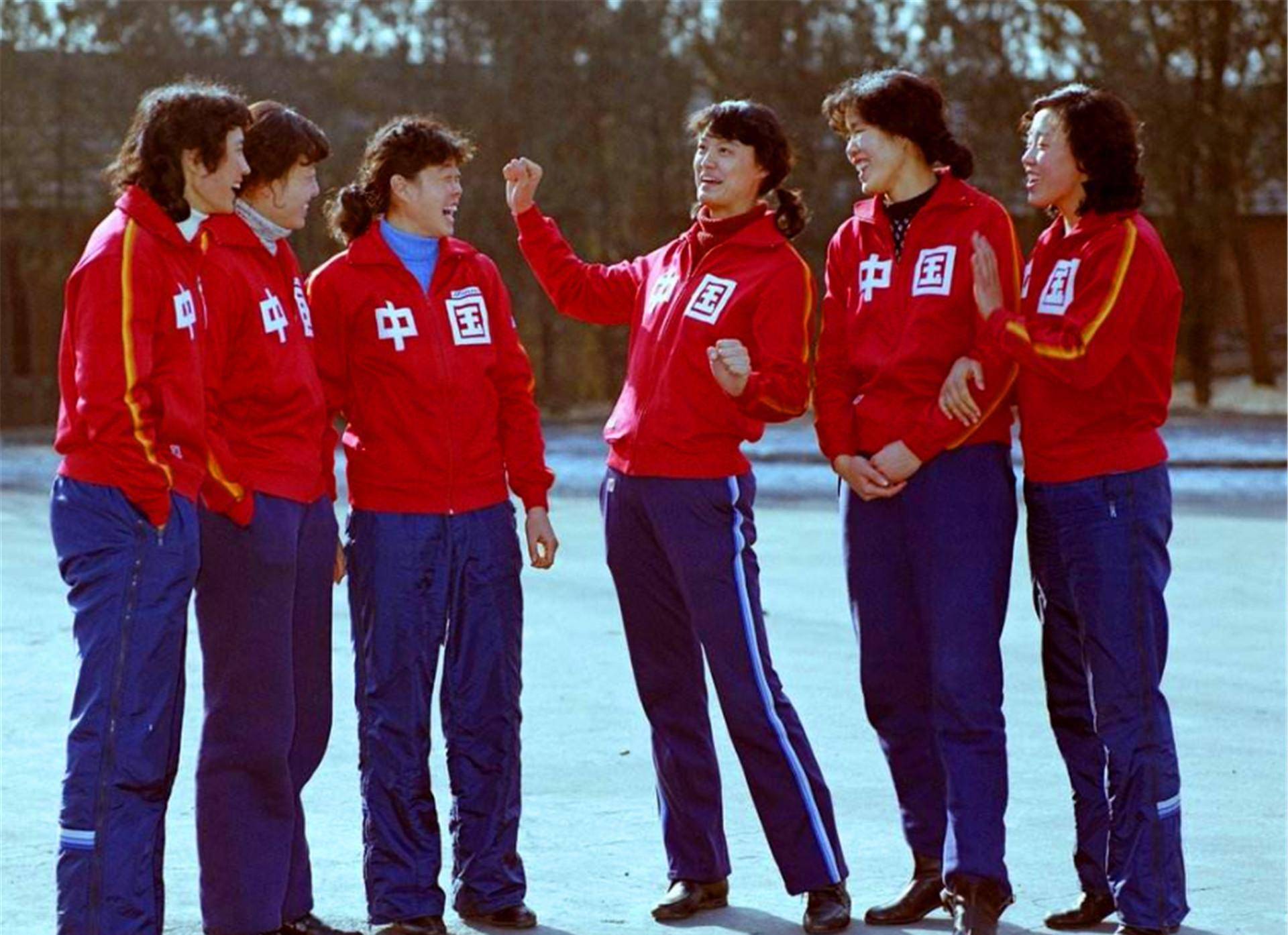 中国女排五连冠功臣,退役后患癌症去世,骨灰中发现多枚钢钉_陈招娣