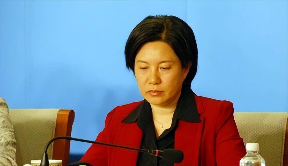 美女贪官张美芳落马:为了女儿敛财5000万,用7套豪宅养小白脸_工作_私