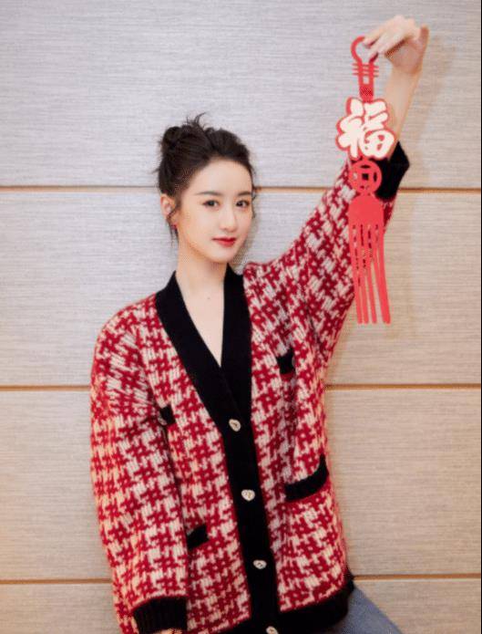 一身红衣太喜庆,成毅终于换了风格_春晚_红包_袁冰妍