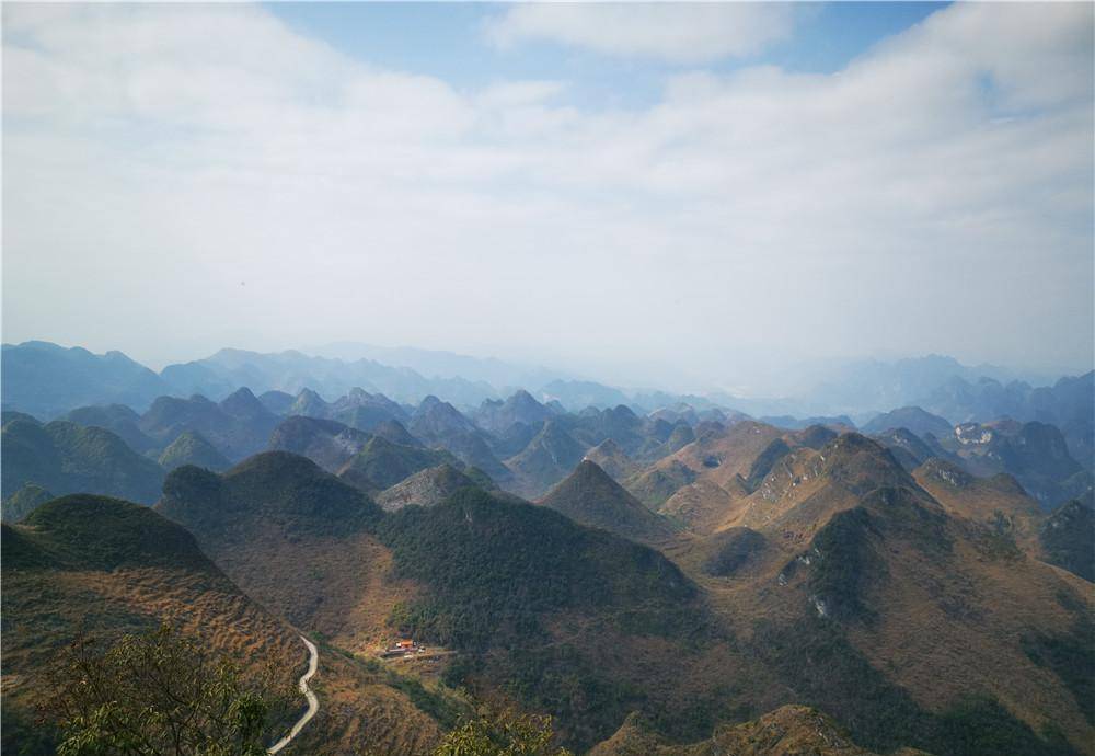 清远阳山靘雾山,一片乳房一样的石头峰林,听说求子灵验哦_山顶_杜步