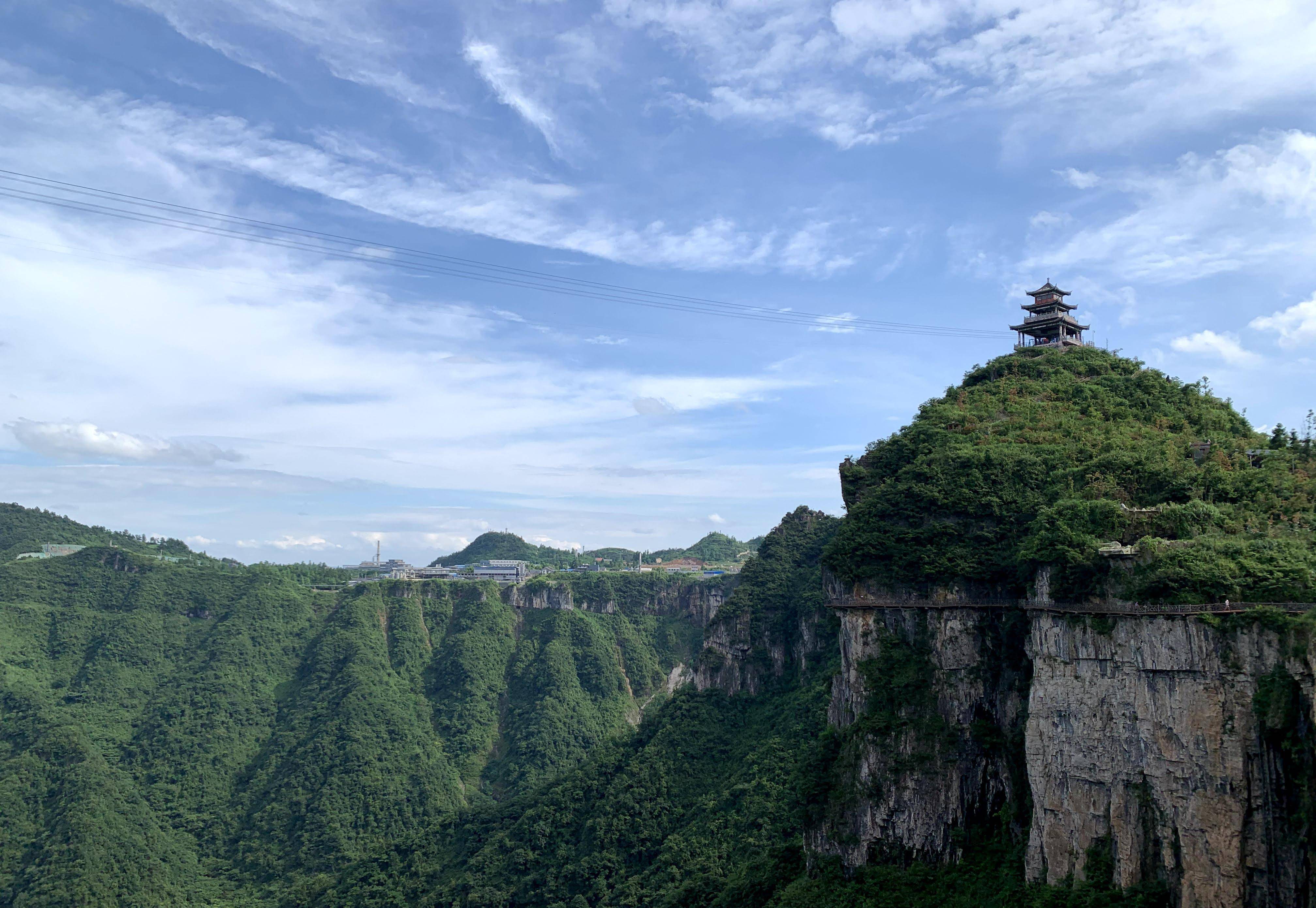 贵州朱砂古镇,曾经是中国的"汞都",现在是热门的旅游地_悬崖_万山特区
