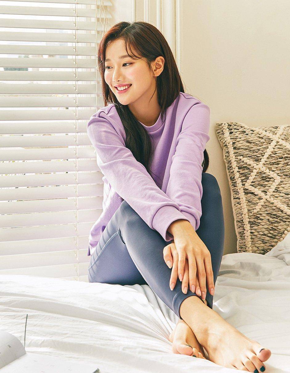 时尚不一定需要高挑的身材,李娜恩的时尚大片儿,肉肉的也挺好看_april