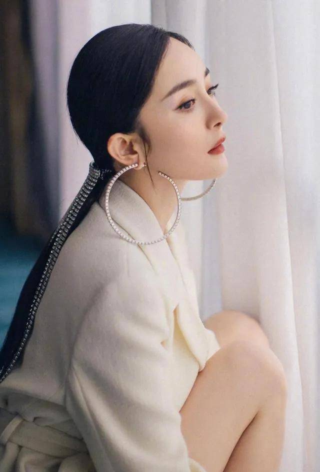 网友总结:当代内娱女明星咖位杨幂连续十年登顶女顶流第一人_娱乐