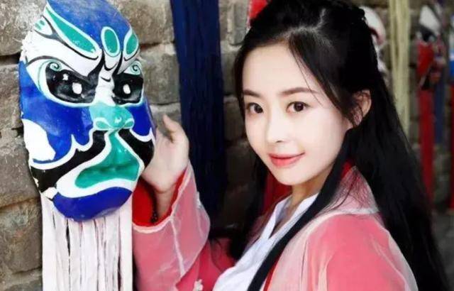 大一时期,邱涵学习法学,可法学需要大量的记忆与背诵